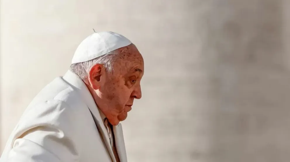 El papa Francisco sufrió una crisis respiratoria y permanece bajo observación