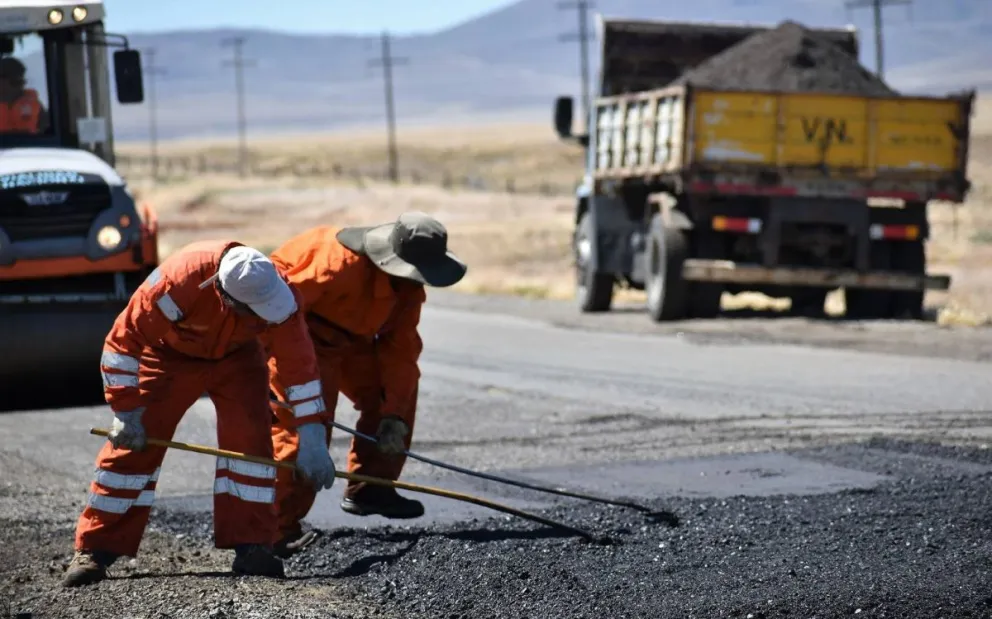 Vialidad Nacional realiza tareas de conservación en las rutas 25, 3 y 40