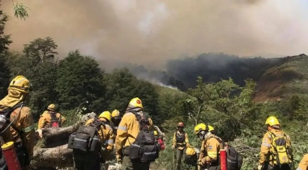 Neuquén: el incendio en Valle Magdalena ya arrasó una superficie mayor a la Ciudad de Buenos Aires