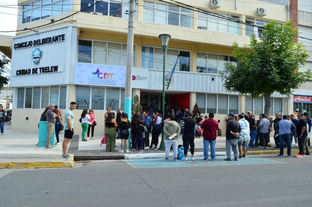 Vecinos autoconvocados por los excesivos aumentos en la Cooperativa de Trelew