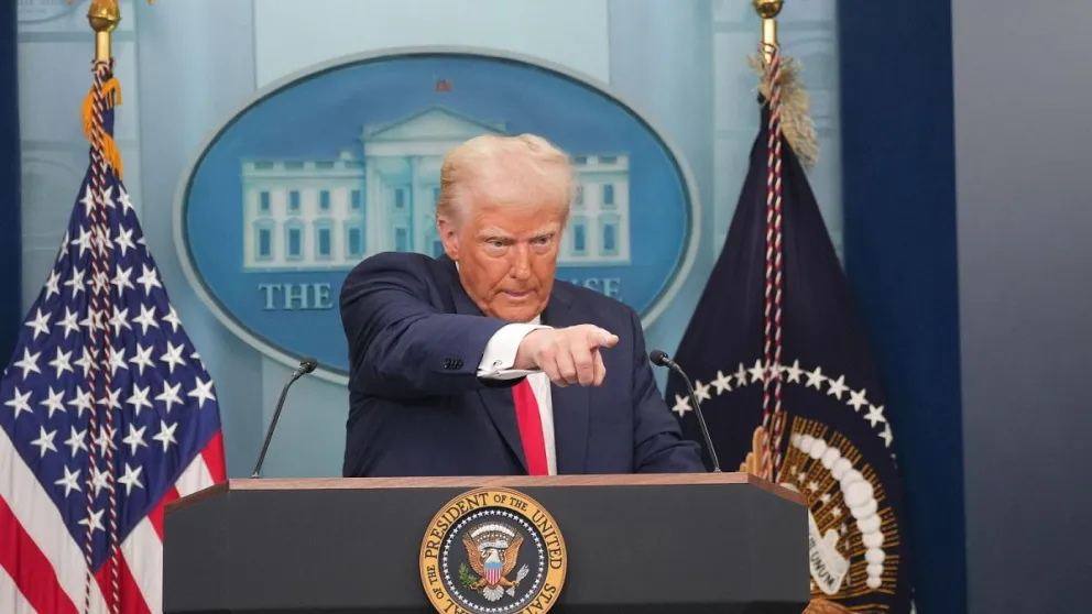 Donald Trump les prohibió el ingreso al Salón Oval y al Air Force One a los periodistas de AP