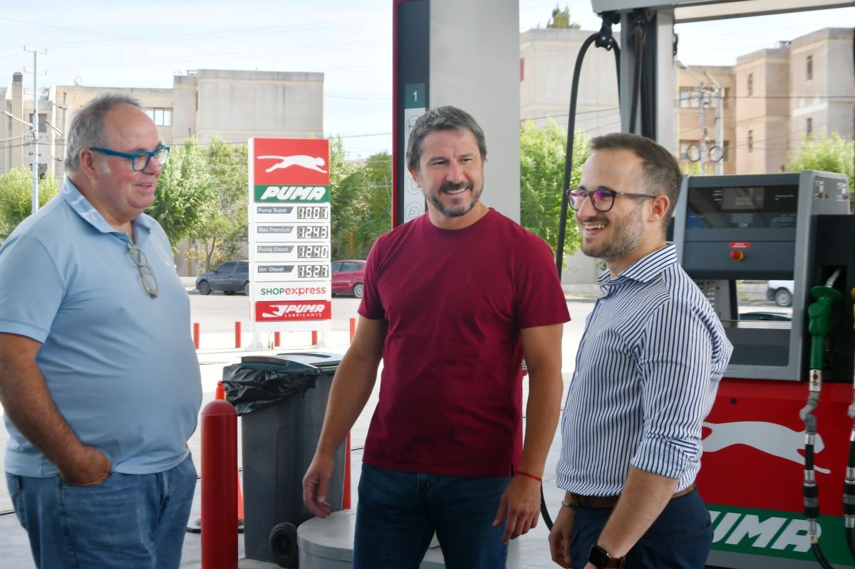 Merino resaltó la apuesta del privado al acompañar la inauguración de una nueva estación de servicio en Trelew