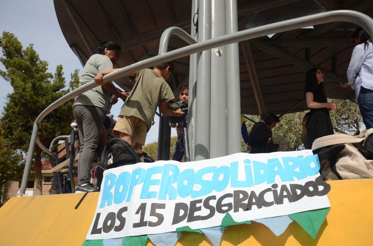 Ropero solidario: la iniciativa de un grupo de teatro que ayuda a la comunidad en Comodoro