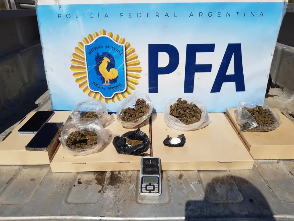 La Policía Federal Argentina incautó gran cantidad de droga durante un control vehicular en Villa Traful 