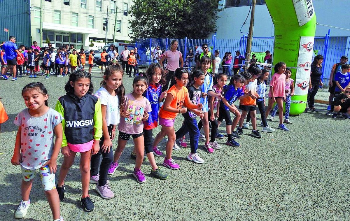 Los chicos se unen al 124º Aniversario de Comodoro