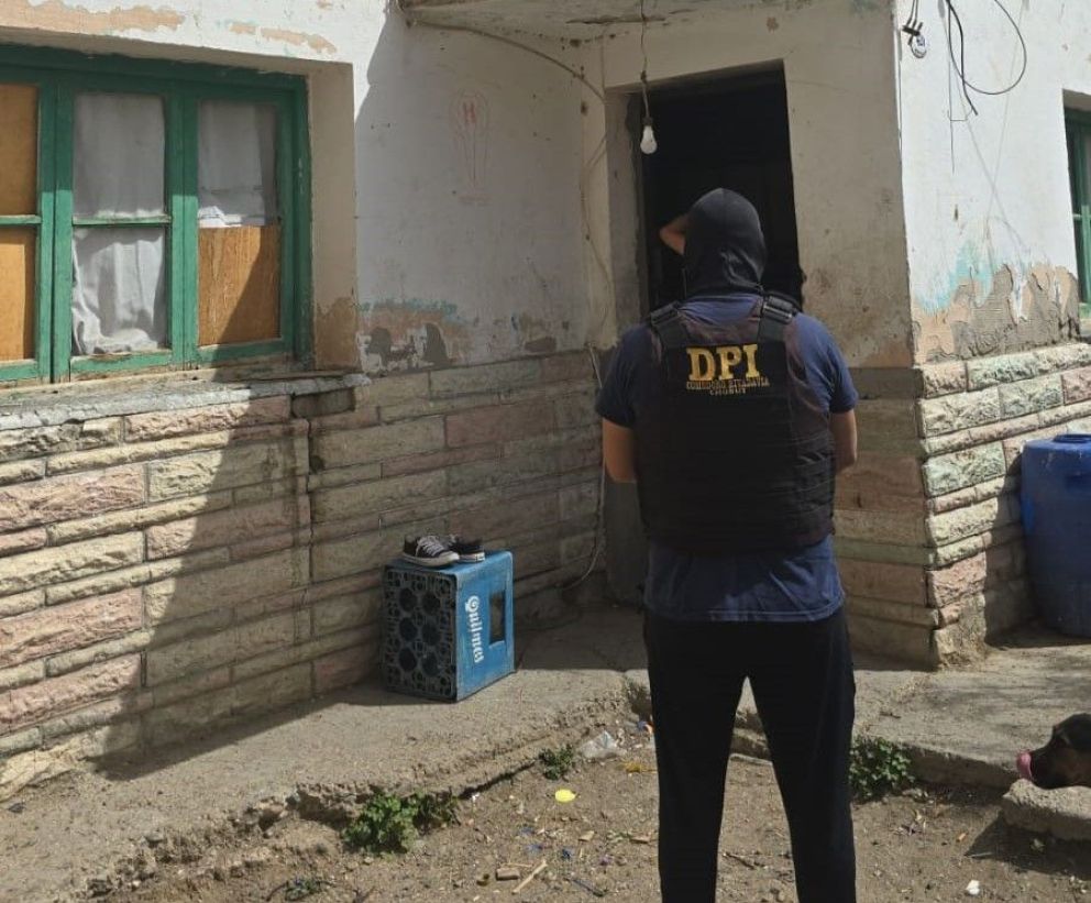 Allanamiento en Comodoro: secuestran armas, drogas y herramientas robadas