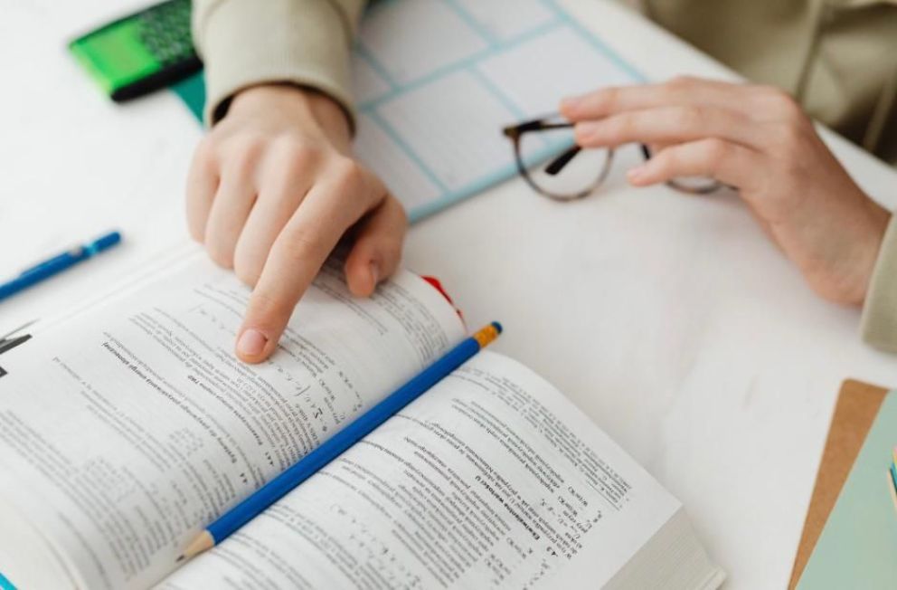 Taller de apoyo escolar para alumnos de primaria y secundaria