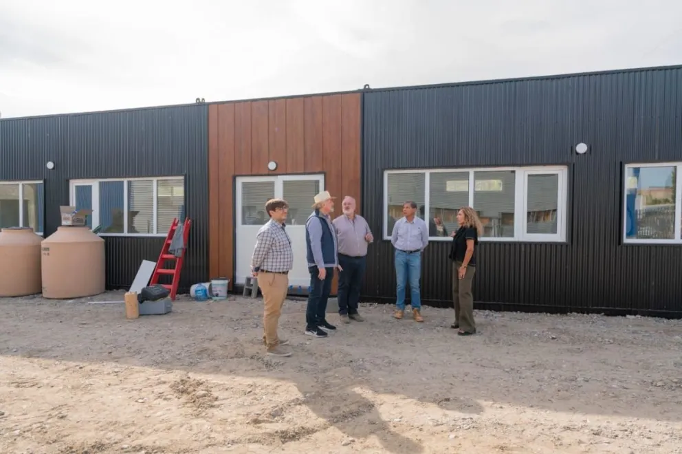 Othar recorrió la obra que incorpora dos nuevas aulas a la Escuela Municipal