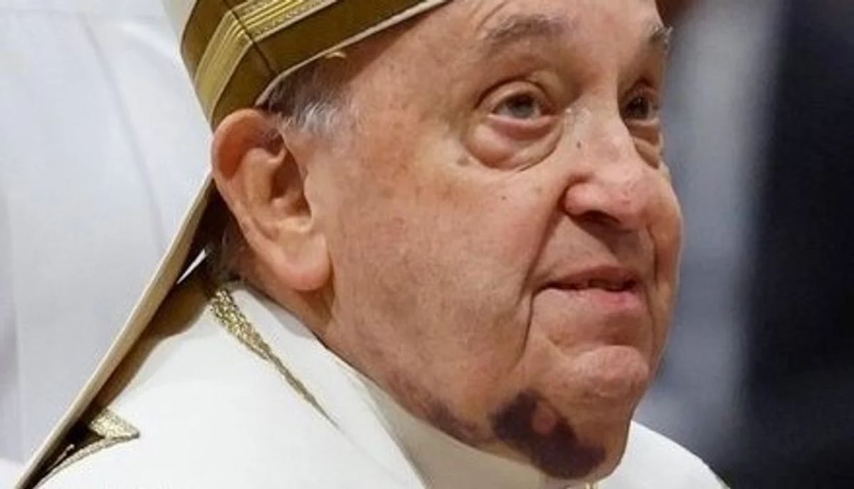 Estado de salud del Papa Francisco: el Vaticano informó que tiene neumonía bilateral y su estado es "complejo"