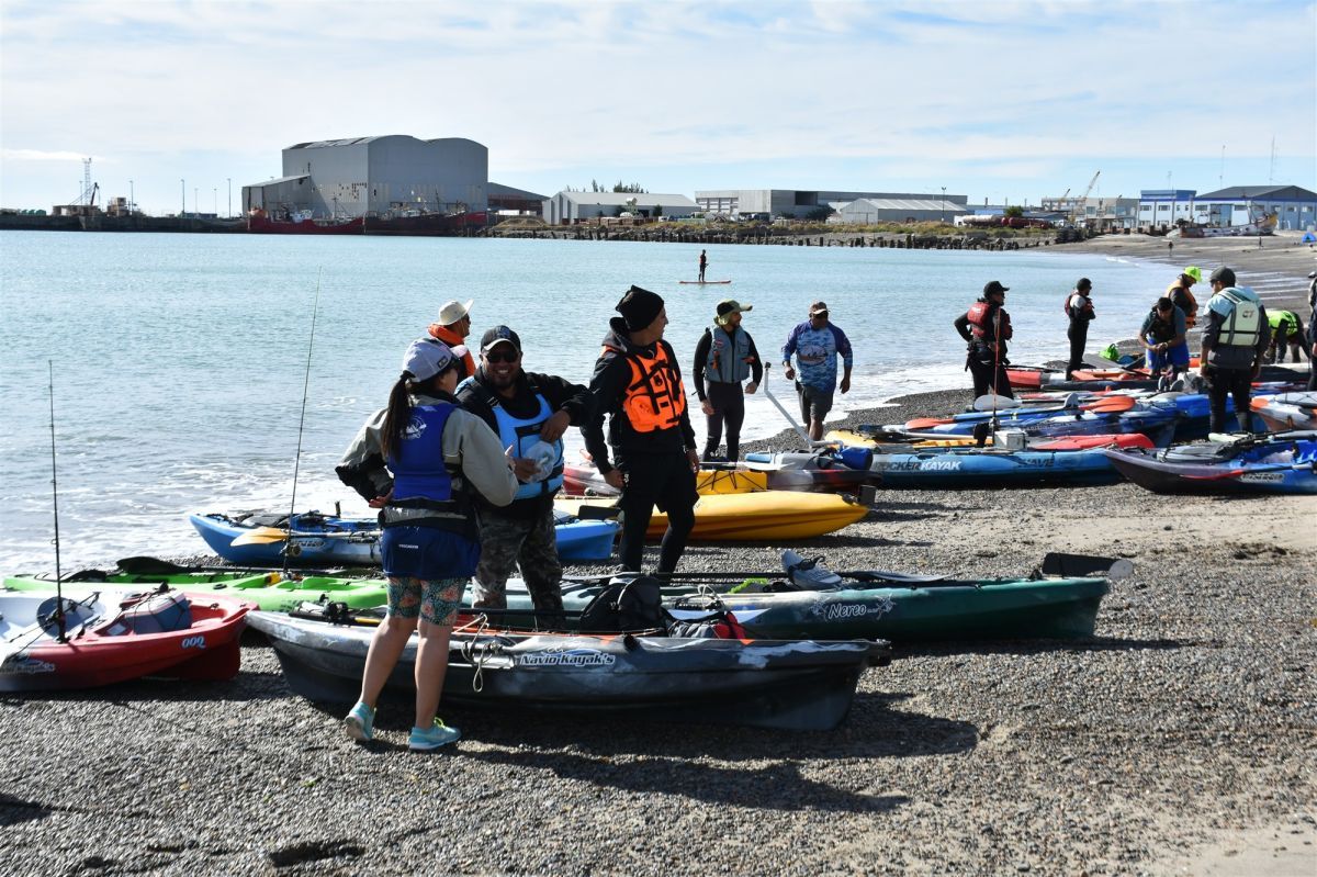 Más de 70 kayakistas disfrutaron del 4º Torneo Gallo Patagónico