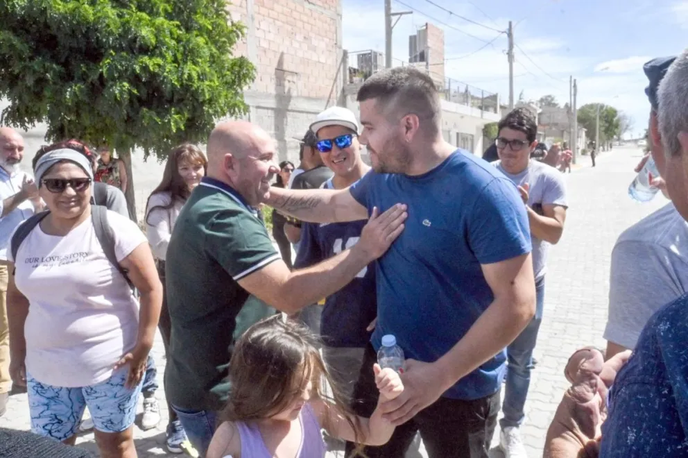 Se inauguró en Madryn el adoquinado de la calle Chile en el barrio Pujol
