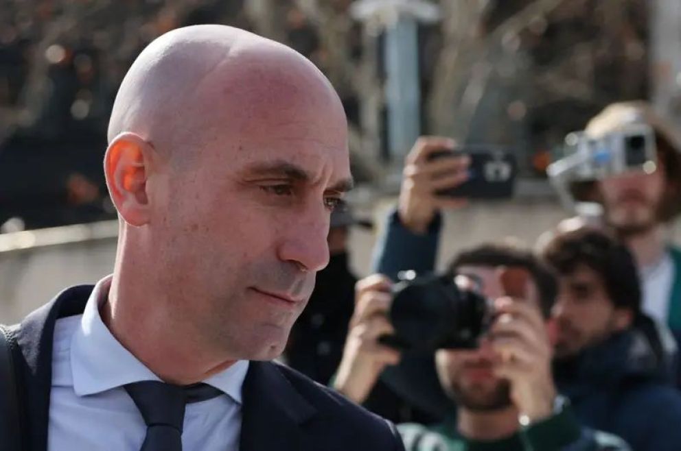 La justicia española condenó a Luis Rubiales a pagar una multa por besar, sin su consentimiento, a Jennifer Hermoso