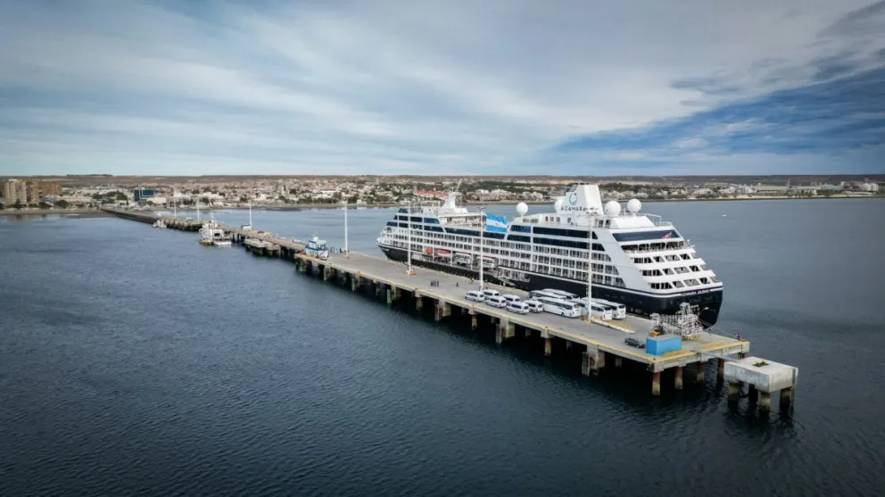 Cruceros en Chubut: el Azamara Journey arribó a Puerto Madryn en su única escala de la temporada