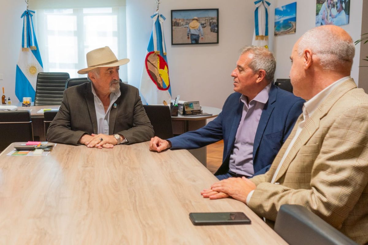 Othar y el ministro de Educación analizaron los avances de obras en las escuelas ante el inicio del ciclo escolar