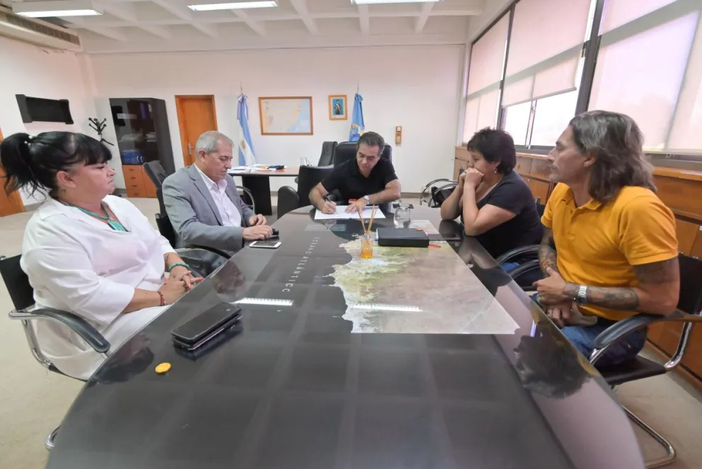 El Gobierno aumentó un 4% el salario de docentes y auxiliares