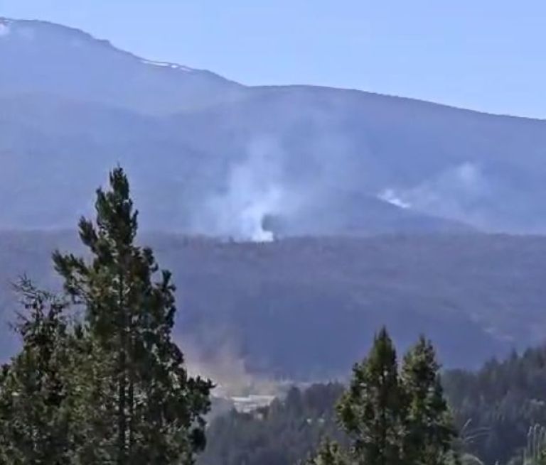 Dos focos de incendio se reactivaron en la zona del Cerro Hielo Azul 