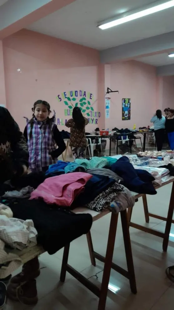 Vuelve el trueque al barrio Quirno Costa: solidaridad y oportunidades en tiempos difíciles