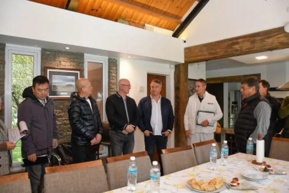 Empresarios chinos comieron guanaco y destacaron su potencial cárnico