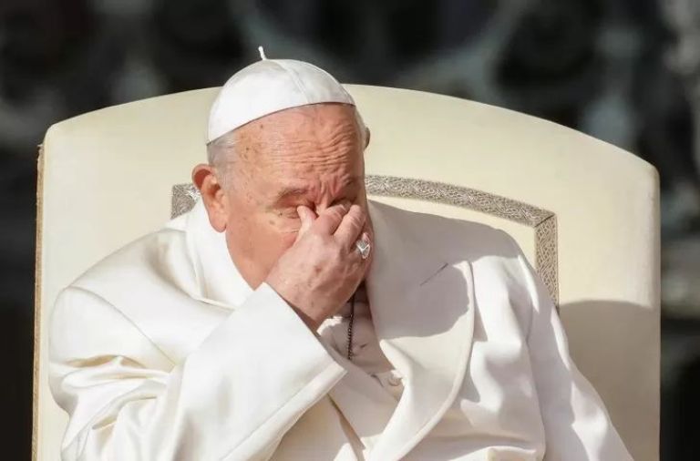 Nuevo parte médico confirma que el Papa padece "una infección compleja" y no está fuera de peligro