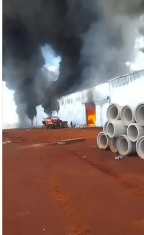 Incendio en depósitos de la yerbatera Playadito