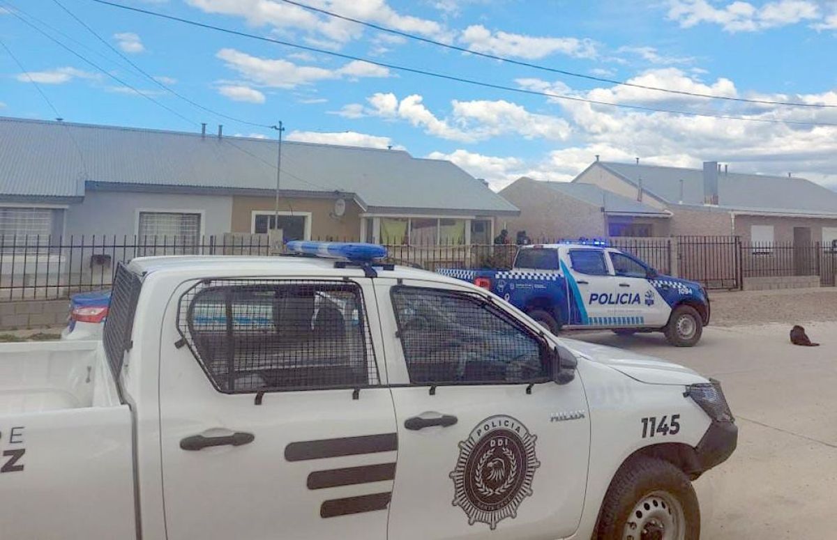 Megaoperativo en Puerto Deseado: La policía realizó allanamientos por hechos de robo y disparos en la vía pública