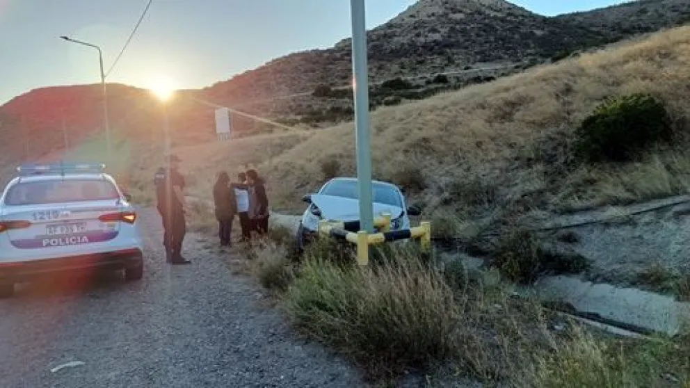 Despistó con su familia en el camino Roque González y terminó contra un poste