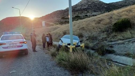 Despistó con su familia en el camino Roque González y terminó contra un poste
