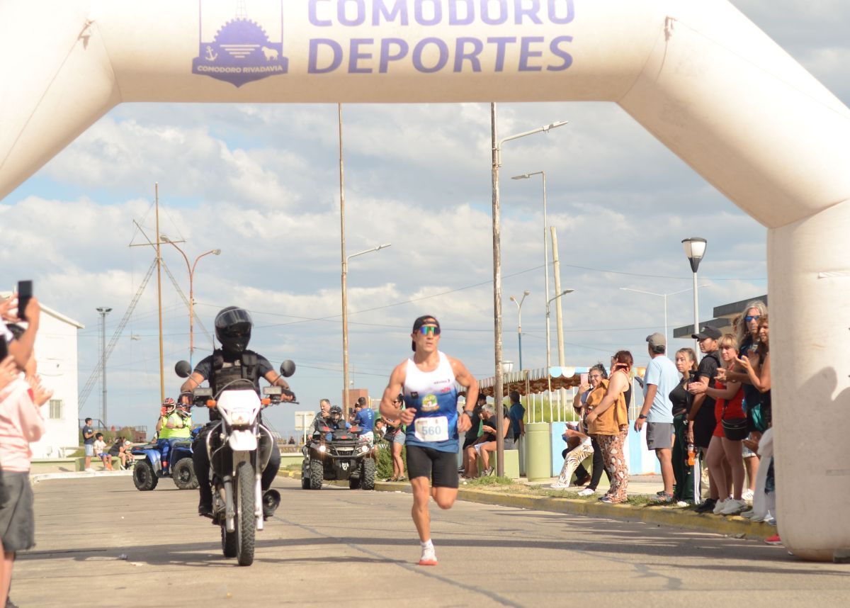 Joaquín Arbe y Abril Petazzi ganaron en el aniversario de Comodoro