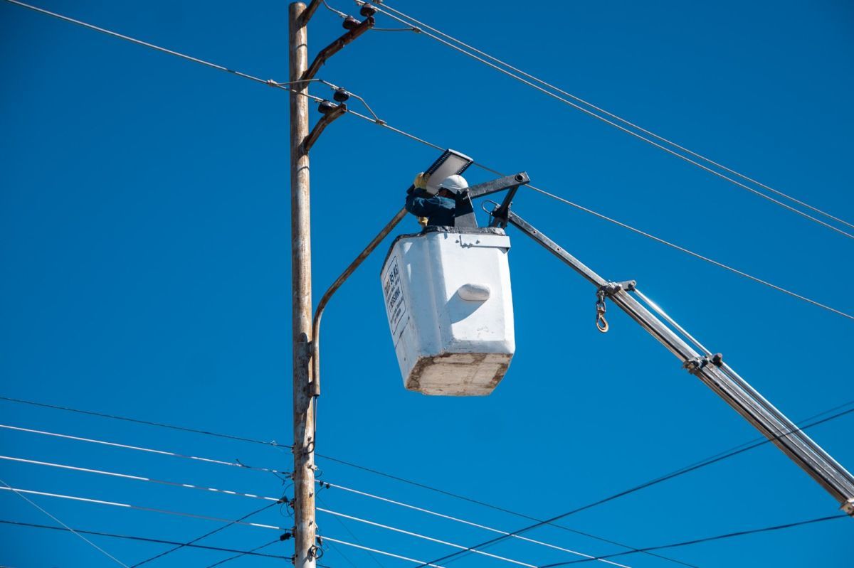 La SCPL renovó las luminarias LED en los Corredores Seguros Escolares de cinco establecimientos educativos