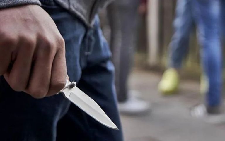 Neuquén: un hombre en situación de calle fue asesinado de una puñalada en el pecho