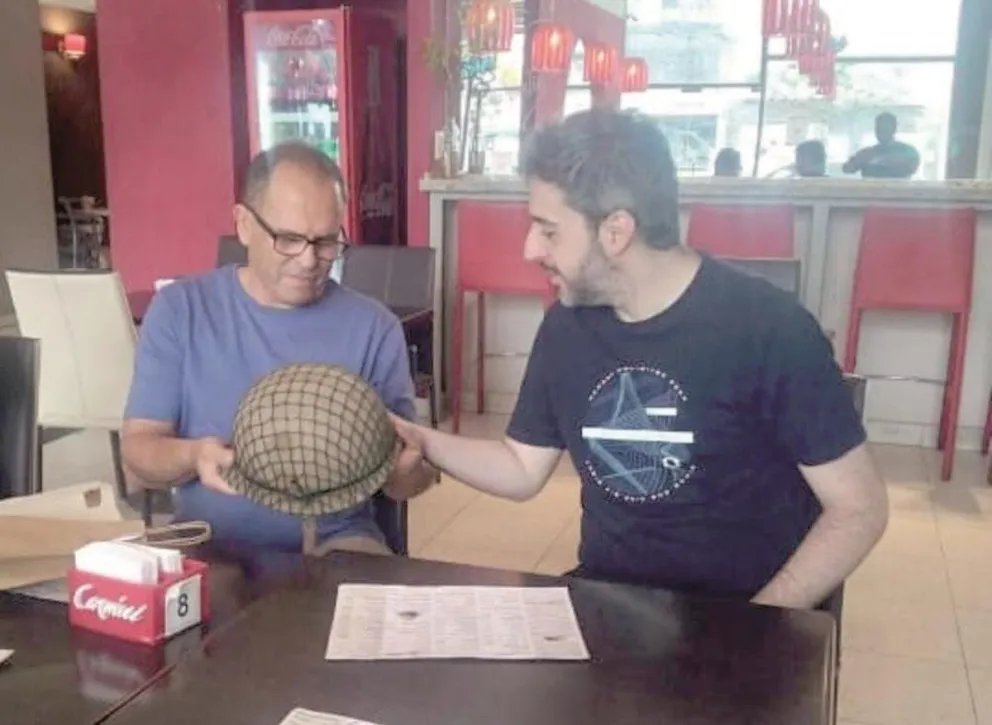 Veterano de Malvinas se reencontró con su casco de guerra, 42 años después