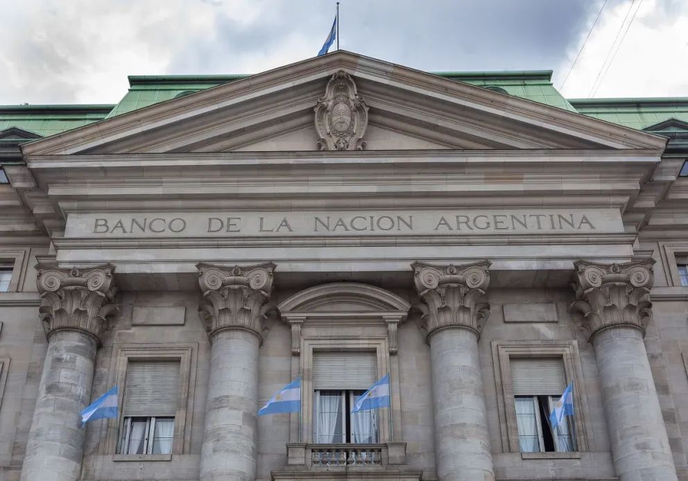 La Justicia suspendió el decreto que convertía al Banco Nación en sociedad anónima