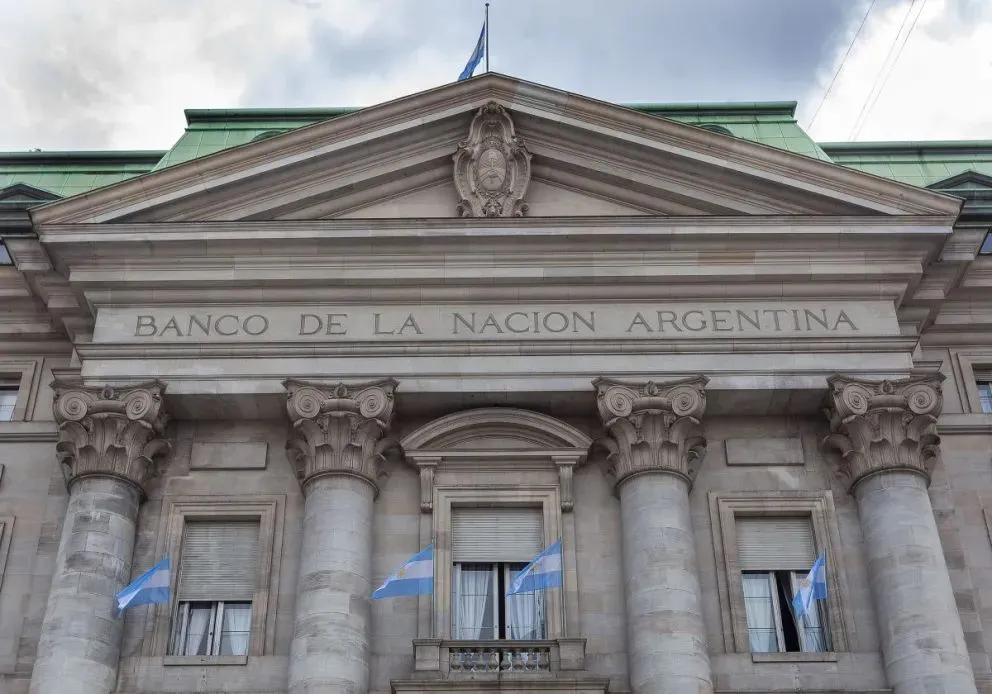 La Justicia suspendió el decreto que convertía al Banco Nación en sociedad anónima