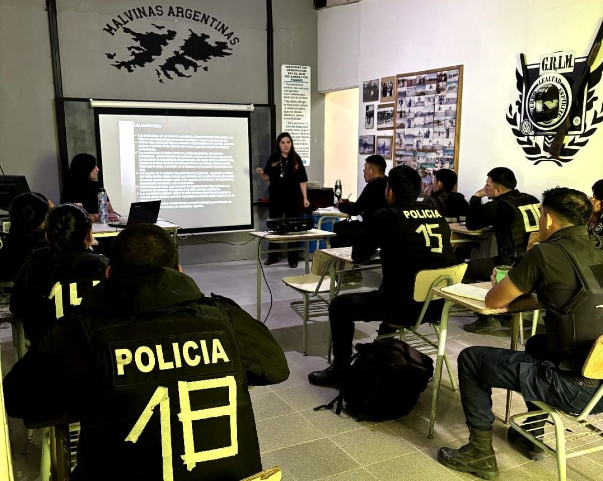 Tránsito Trelew capacitó a efectivos policiales para que accedan a la licencia que los habilita a conducir vehículos de emergencia