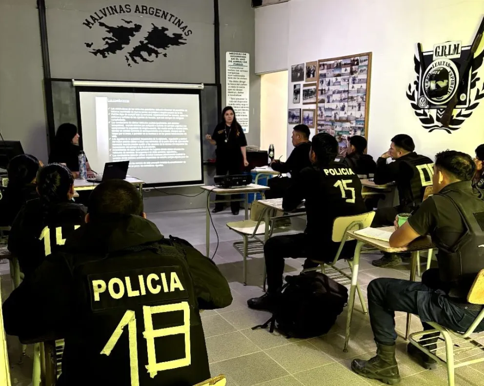 Tránsito Trelew capacitó a efectivos policiales para que accedan a la licencia que los habilita a conducir vehículos de emergencia