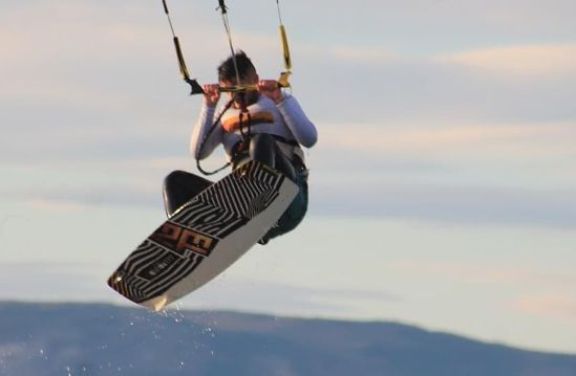 Sarmiento se prepara para el 8° Encuentro de Kitesurf en el Lago Musters