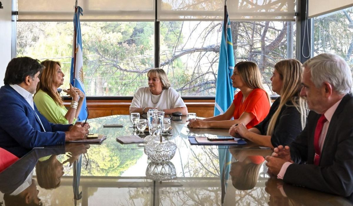 Provincia trabaja con Defensoría de Niñas, Niños y Adolescentes para mejorar sus Servicios de Protección