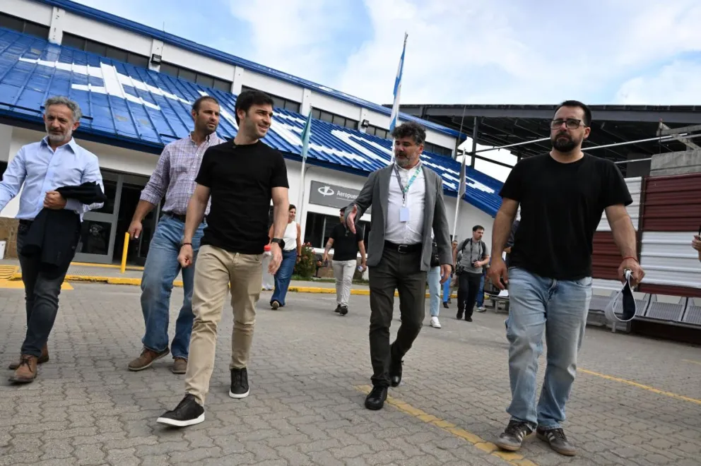 Torres anunció la reactivación de la obra del aeropuerto de Esquel y una nueva frecuencia aérea que potenciará el turismo en la región