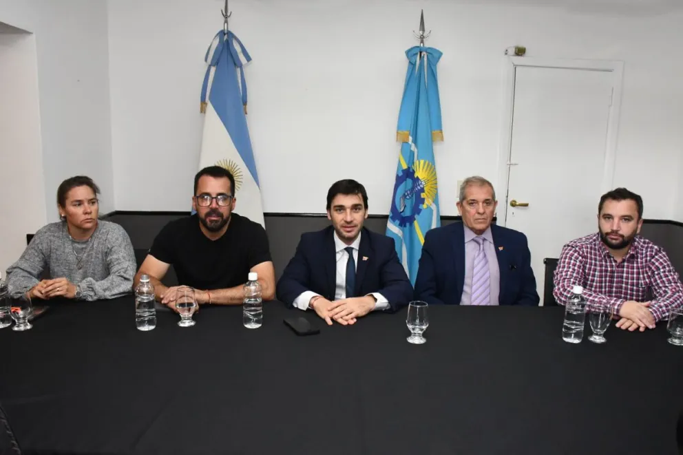 Torres y Taccetta firmaron un convenio para prevención de incendios en barrios de Esquel