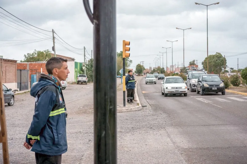 Se avanza con la instalación de nuevos semáforos en Playa Unión