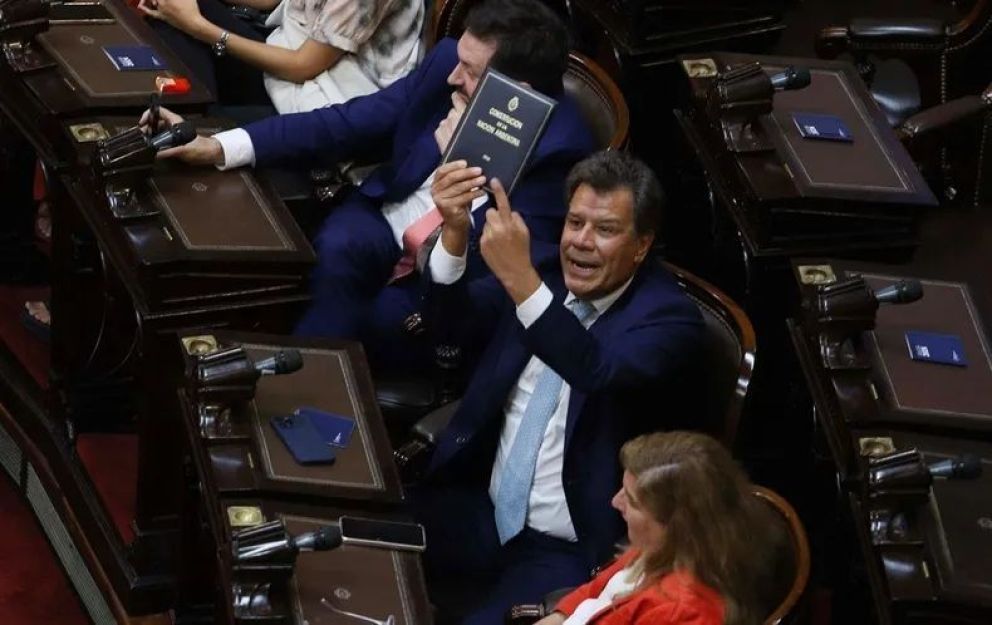 Facundo Manes denunció que allegados a Santiago Caputo lo agredieron: “Alguien me pegó dos piñas”