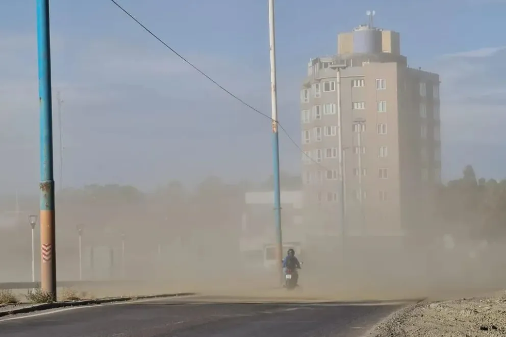 Domingo con alerta amarilla por fuertes vientos en Comodoro: ráfagas de hasta 100 km/h