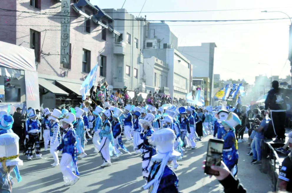 Fue multitudinaria la primera jornada de los carnavales de Comodoro
