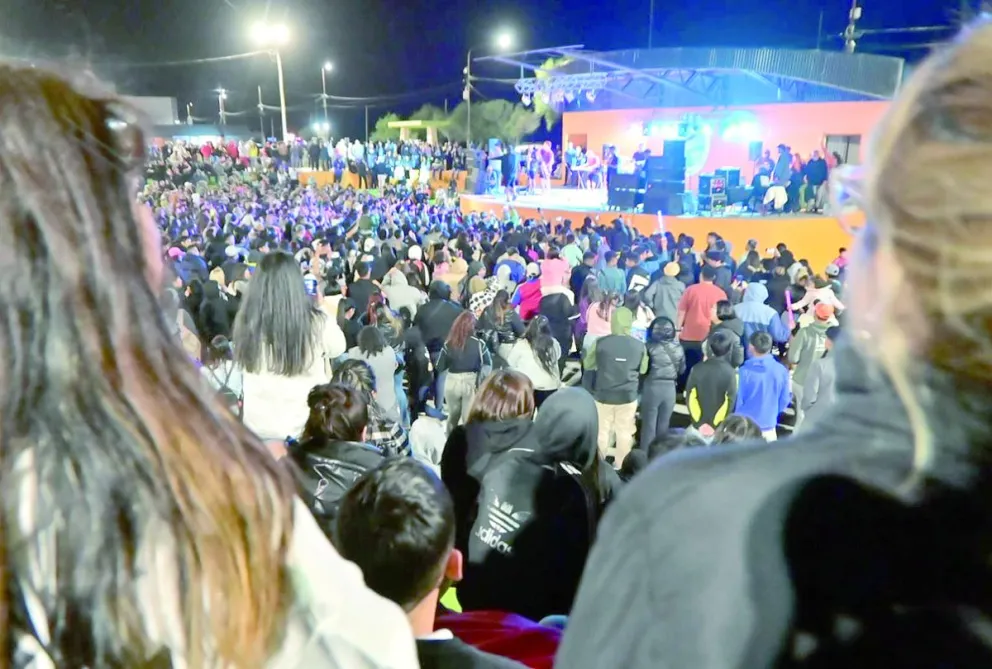 Miles de personas disfrutaron del Festival de Carnaval en Playa Unión