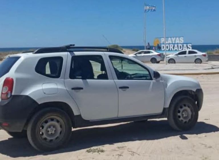 Robaron dos vehículos en Trelew: uno se lo llevaron al dueño de una casa que desvalijaron