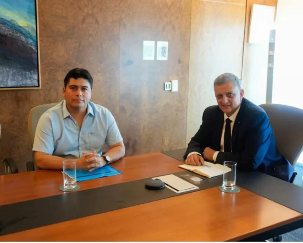 Vidal en Buenos Aires: gestión por YPF y las represas hidroeléctricas