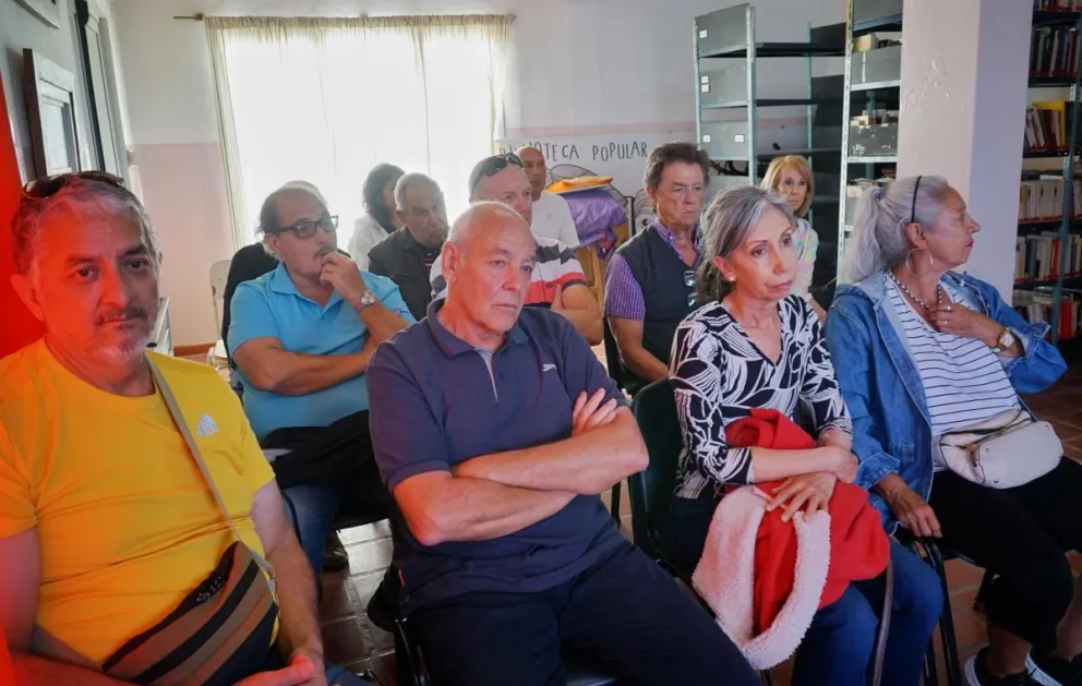 Biss y funcionarios municipales se reunieron con vecinos de Playa Unión por temas de seguridad