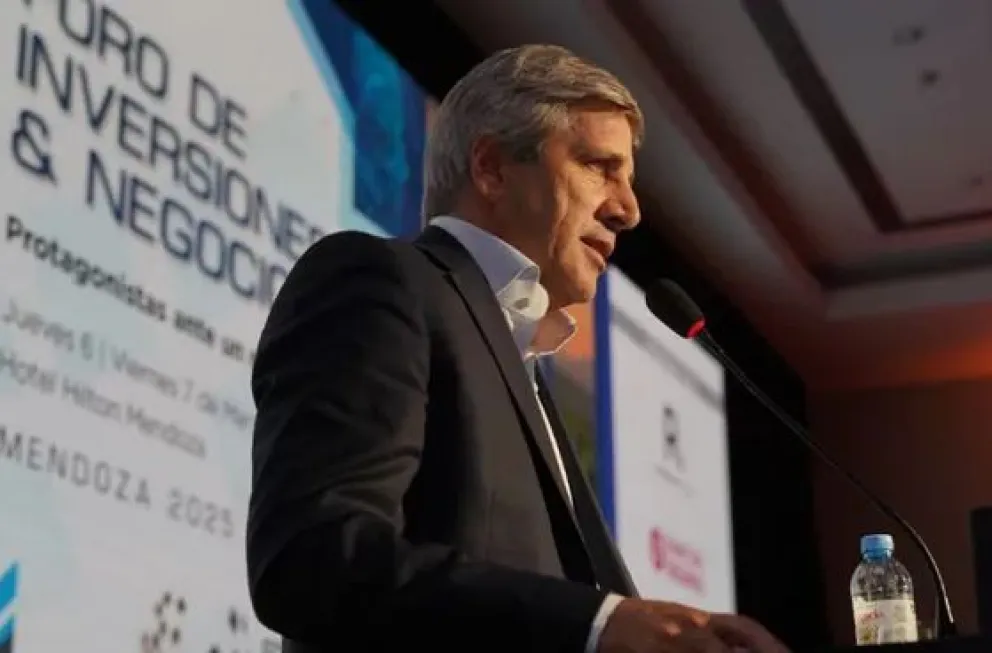 Luis Caputo: "La solución es que bajen los precios, no devaluar"