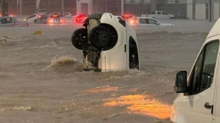 Temporal en Bahía Blanca: al menos una víctima fatal y cientos de evacuados