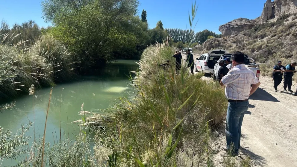 Indagan si hubo un crimen en el caso del chacarero que murió al caer en su camioneta a un canal de riego